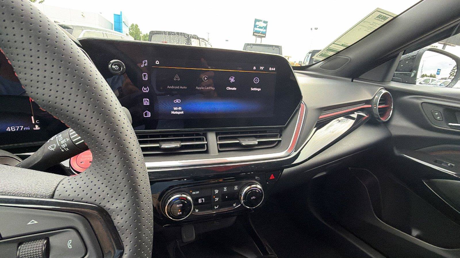 Used 2025 Chevrolet Trax RS w/ Sunroof Package FWD image 30