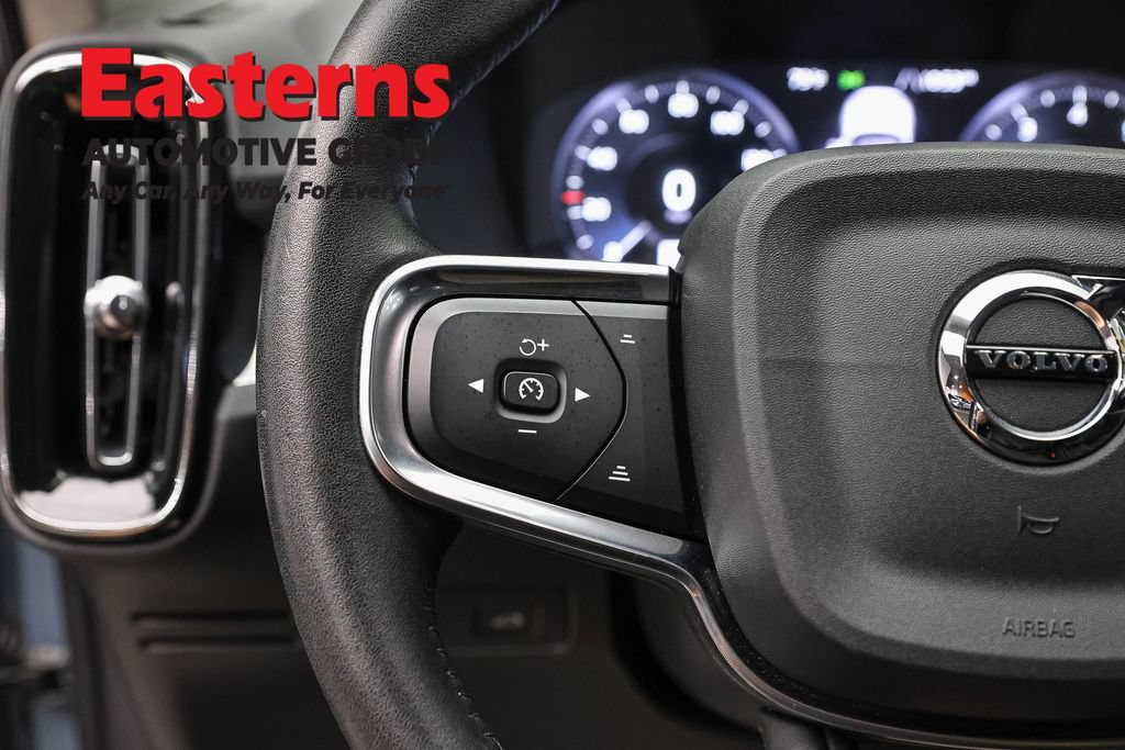 Used 2021 Volvo XC40 T4 Momentum FWD image 14