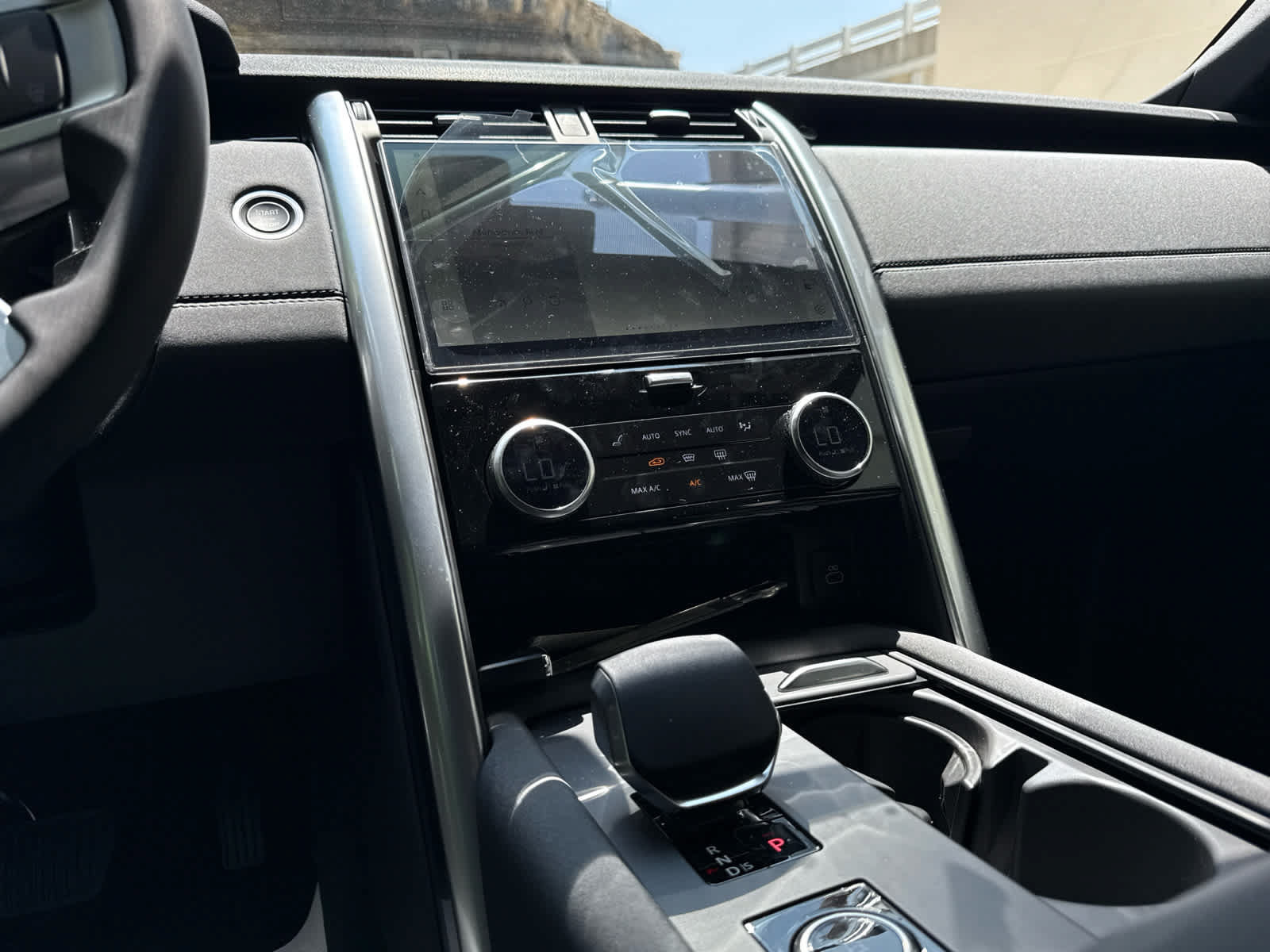 Used 2025 Land Rover Discovery S AWD/4WD image 9