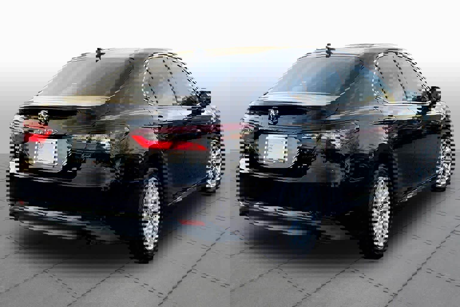 Used 2022 Toyota Camry LE image 13