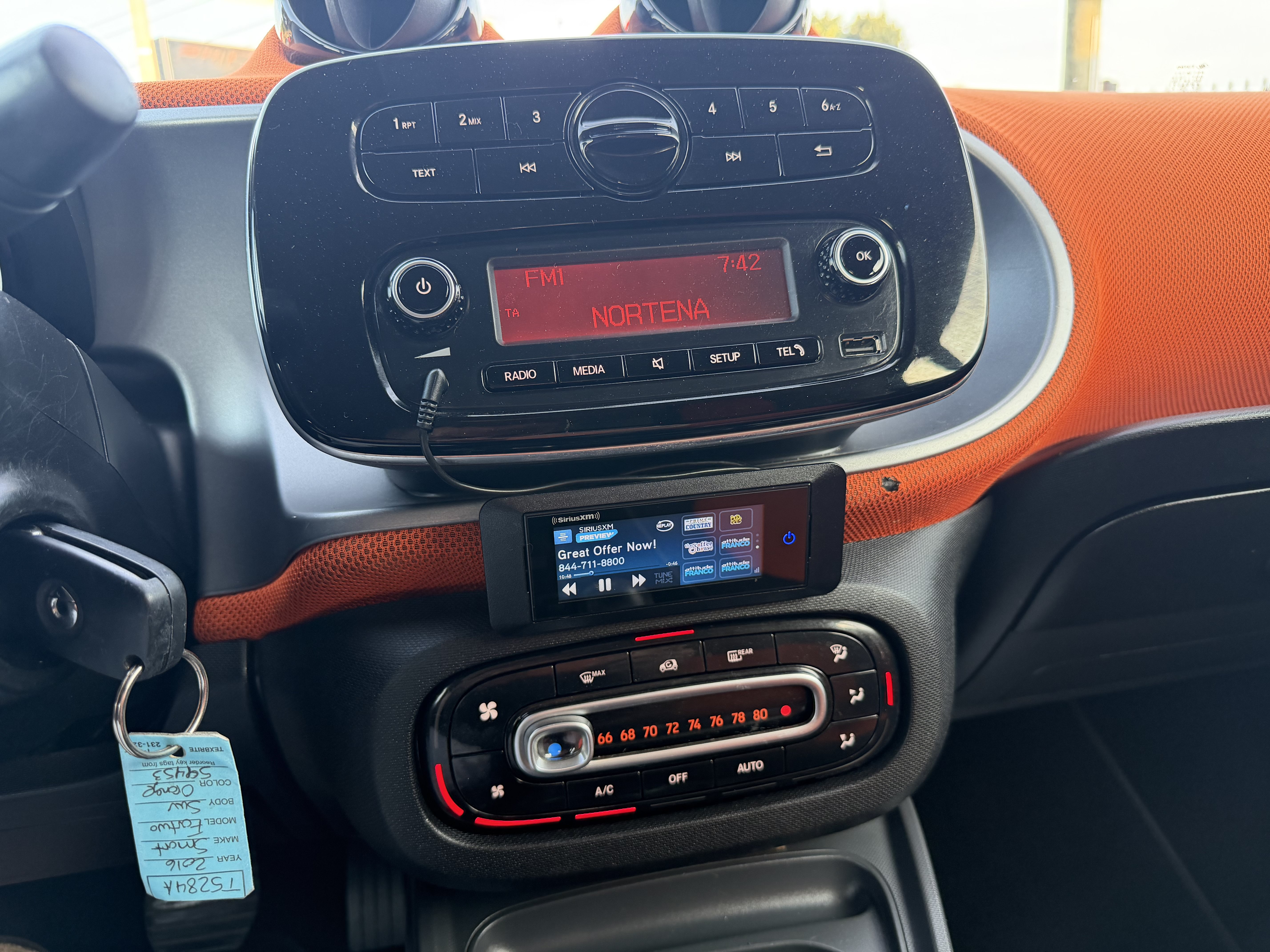 Used 2016 smart fortwo passion RWD image 22