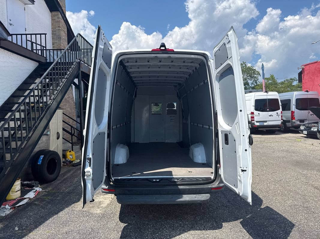 Used 2021 Mercedes-Benz Sprinter 2500 image 23