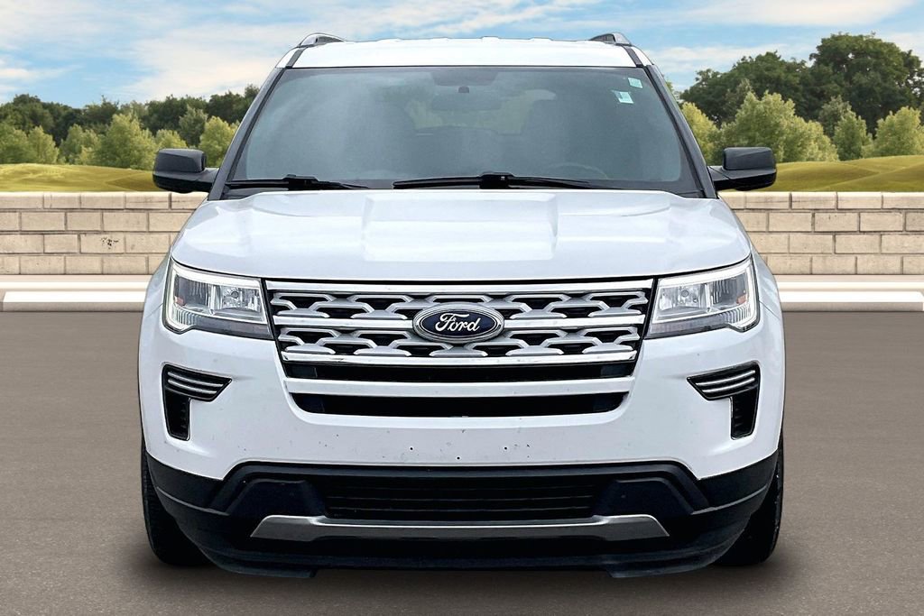 Used 2018 Ford Explorer XLT FWD image 3