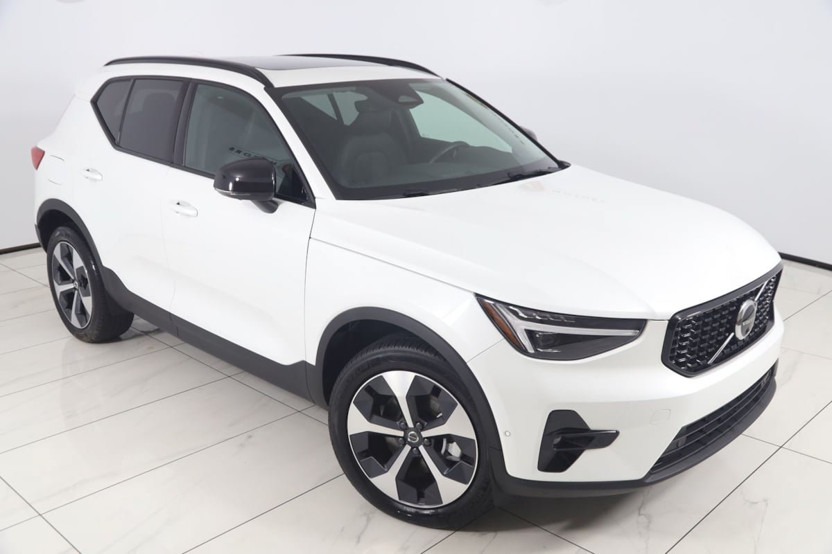 Used 2026 Volvo XC40 B5 Plus AWD/4WD image 18