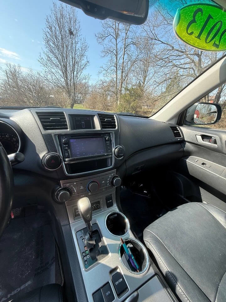 Used 2013 Toyota Highlander SE image 10