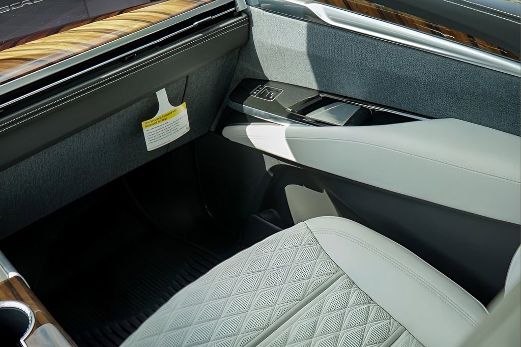 New 2026 Cadillac Escalade Platinum Sport w/ LPO, ONYX Package image 25