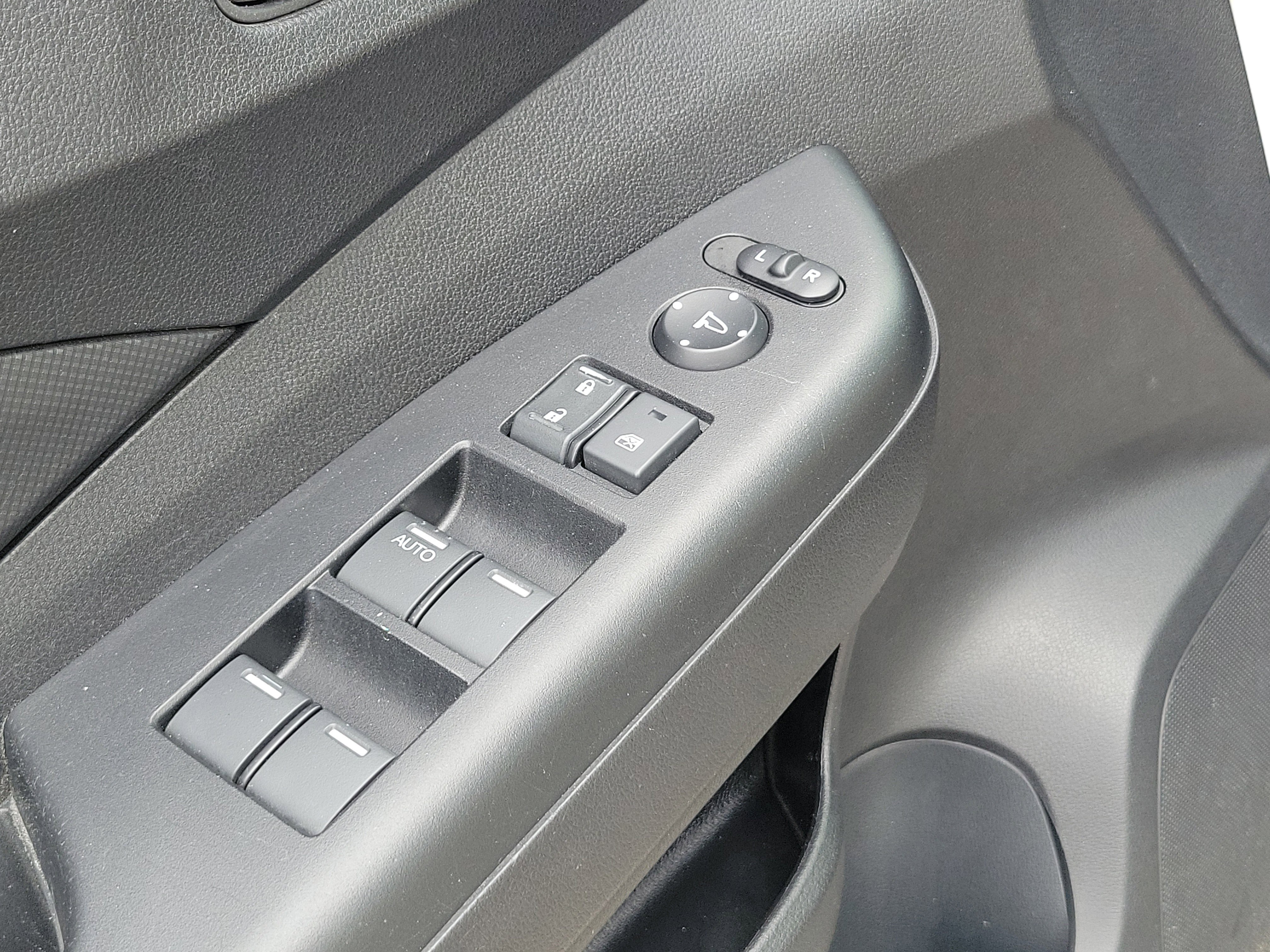Used 2015 Honda CR-V LX image 21