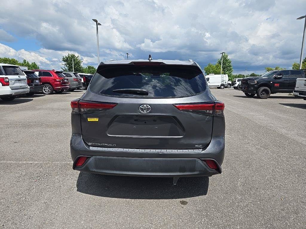 Used 2022 Toyota Highlander XLE FWD image 6