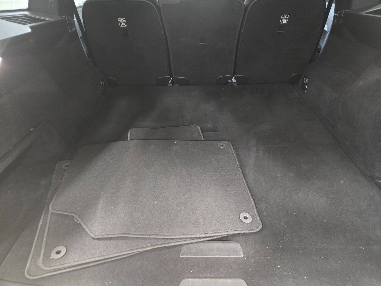 Used 2018 Volvo XC90 T5 Momentum AWD/4WD image 19