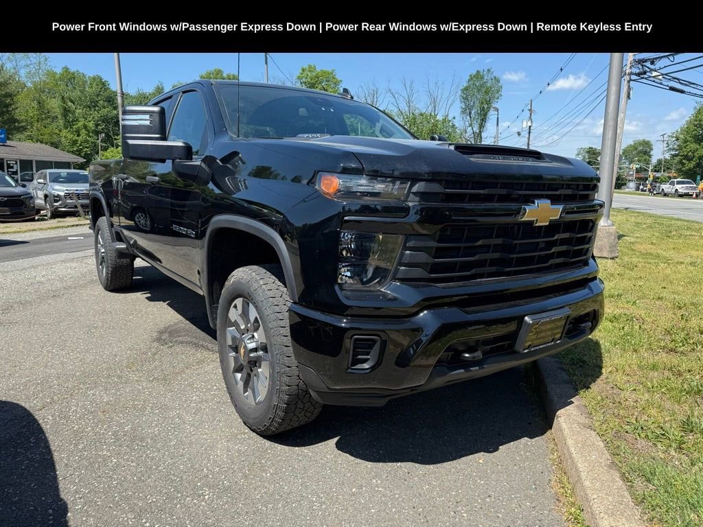 Used 2024 Chevrolet Silverado 2500 Custom AWD/4WD image 2