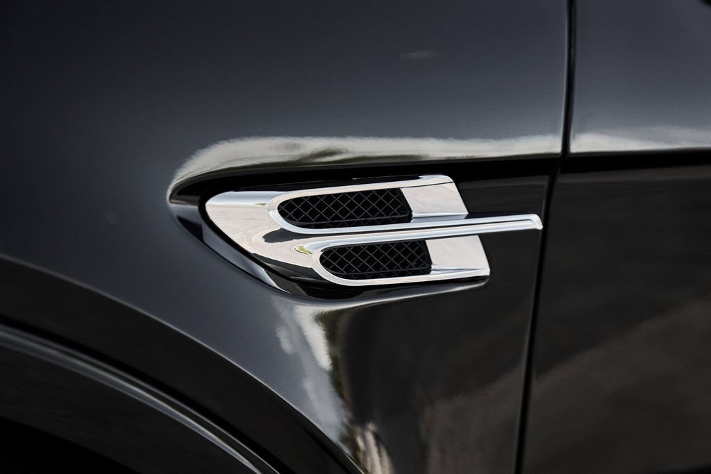 Used 2017 Bentley Bentayga AWD/4WD image 7
