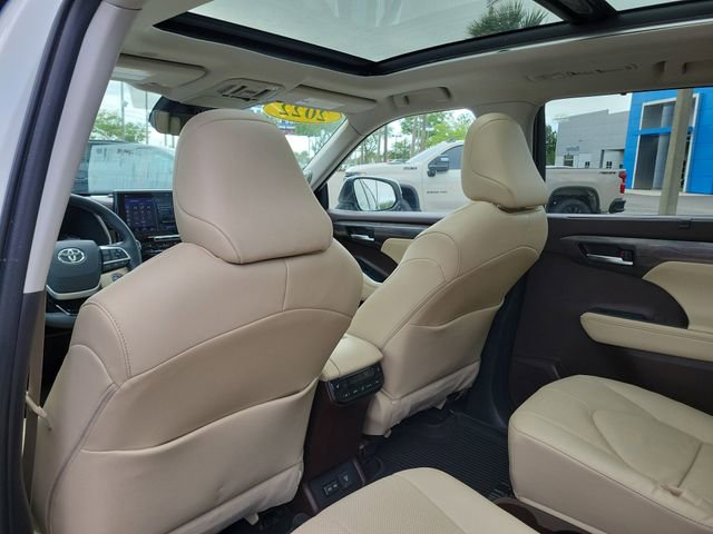 Used 2022 Toyota Highlander Platinum FWD image 14