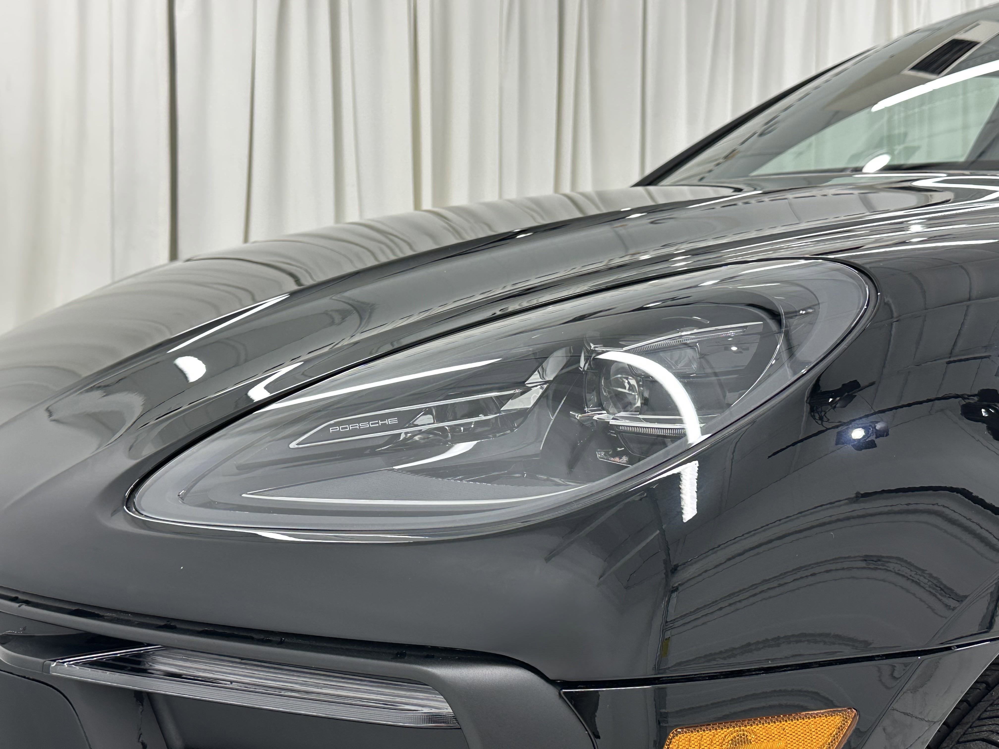 Certified 2024 Porsche Macan image 17