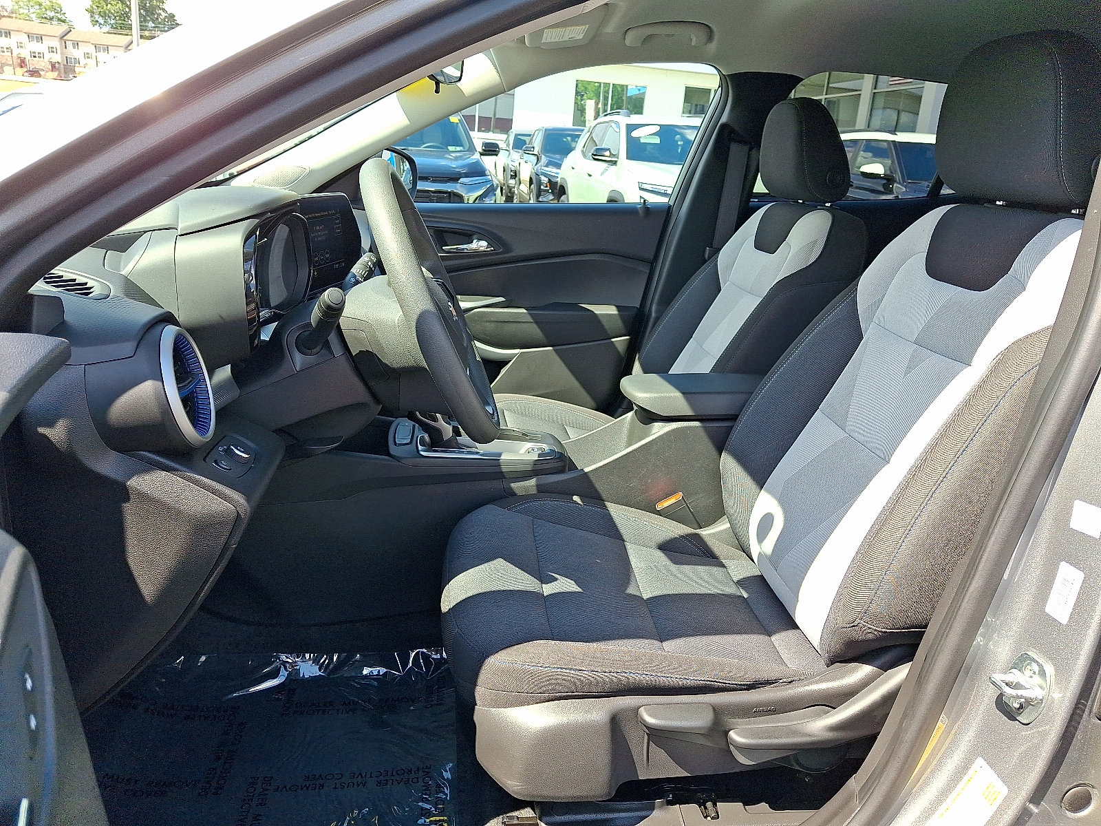 Used 2025 Chevrolet Trax LS image 15