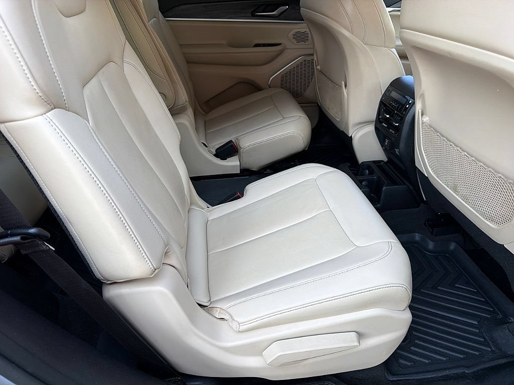 Used 2021 Jeep Grand Cherokee L Limited RWD image 30