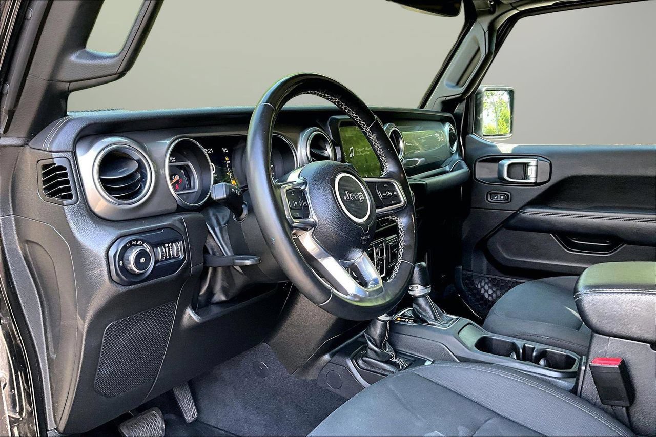 Used 2022 Jeep Wrangler Unlimited Sahara w/ Cold Weather Group AWD/4WD image 19