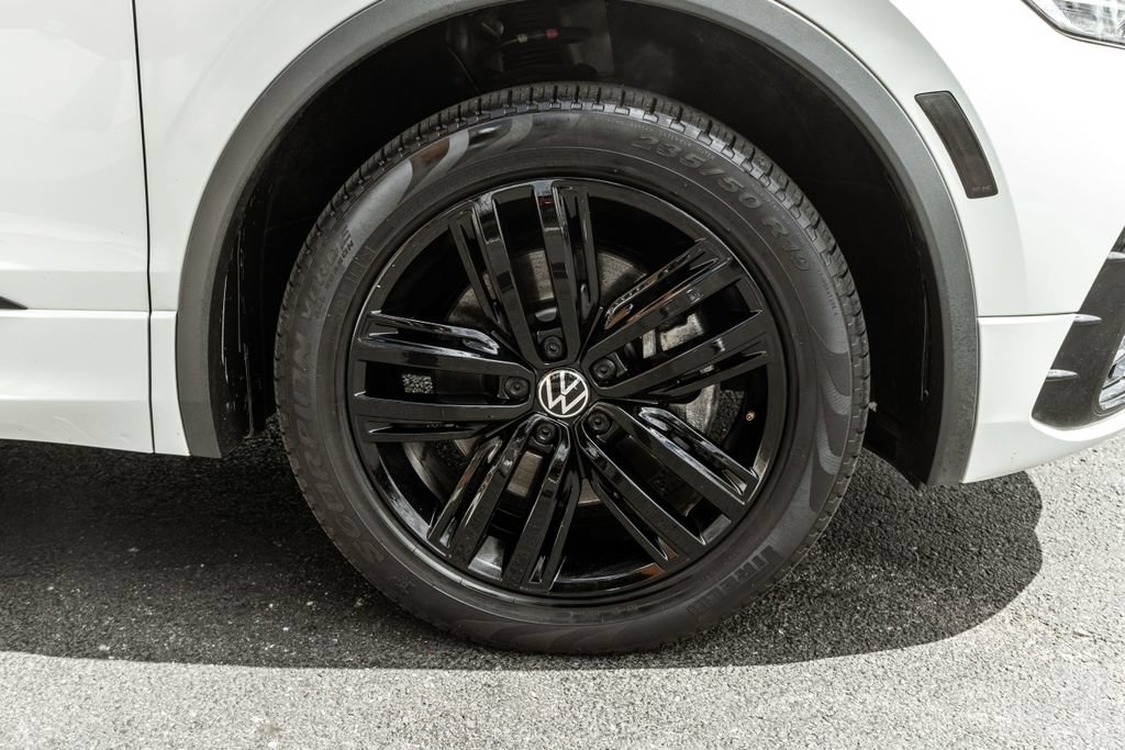 Used 2022 Volkswagen Tiguan SE R-Line AWD/4WD image 5