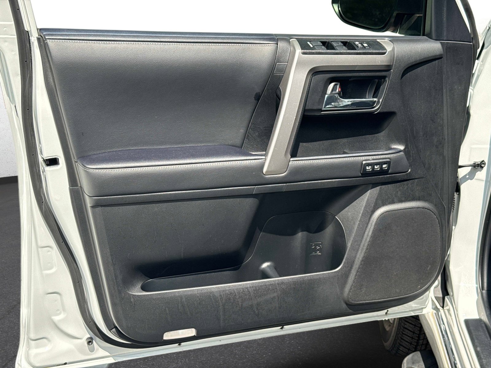 Used 2024 Toyota 4Runner Limited AWD/4WD image 19