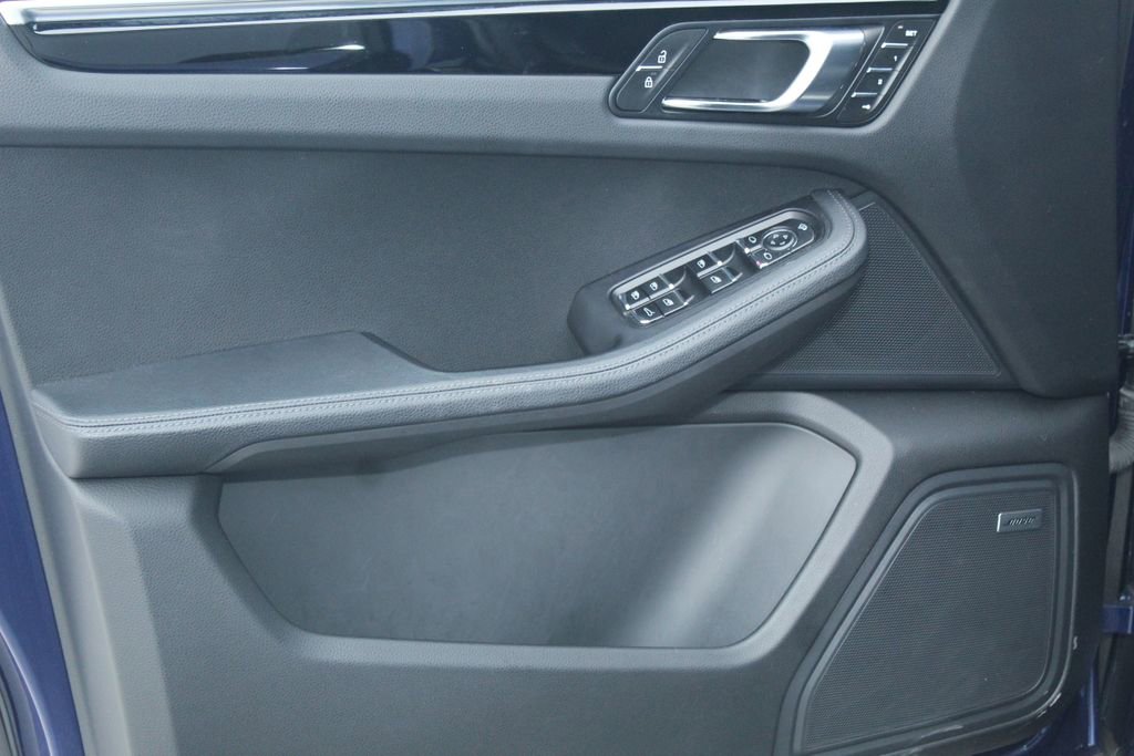 Certified 2024 Porsche Macan image 23