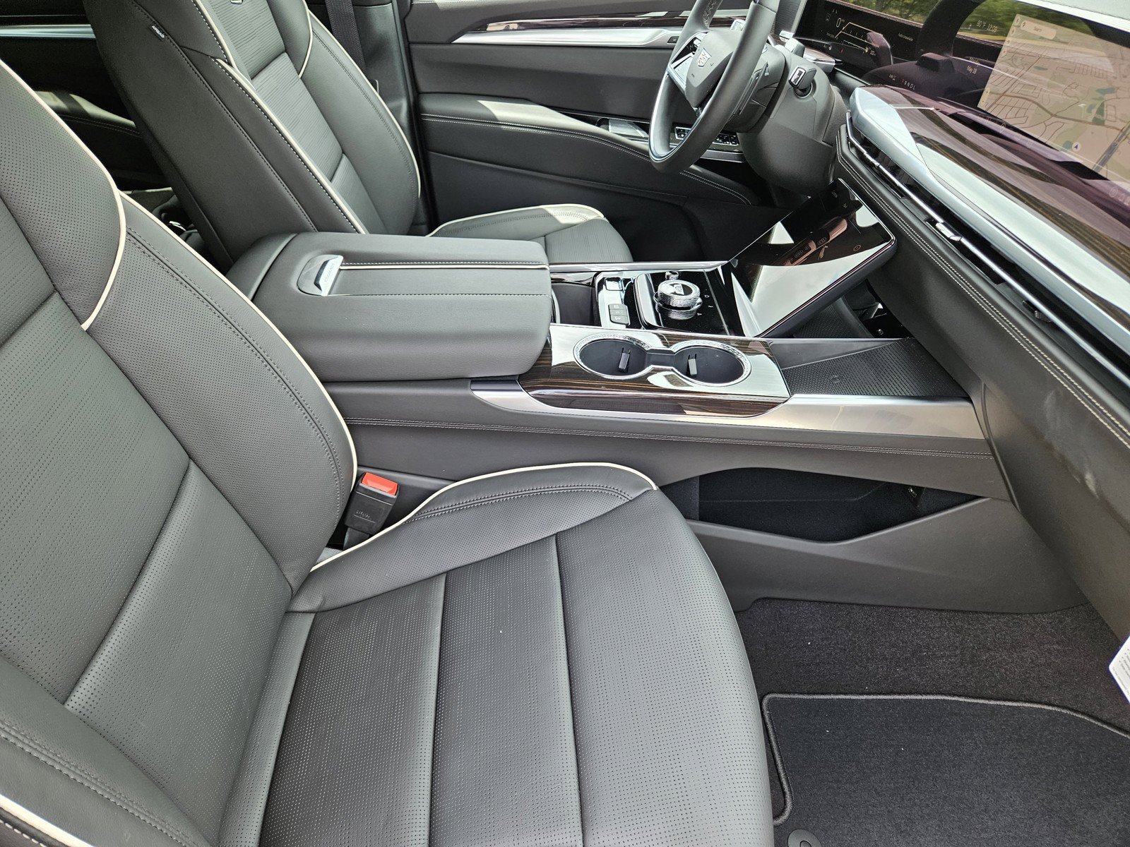 New 2026 Cadillac Escalade Luxury w/ Touring Package AWD/4WD image 10