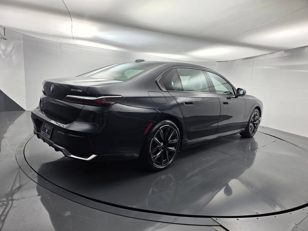 Used 2023 BMW i7 xDrive60 w/ Parking Assistance Package AWD/4WD image 4