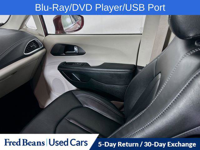 Certified 2022 Chrysler Pacifica Touring-L w/ Uconnect Theater Family Group image 25