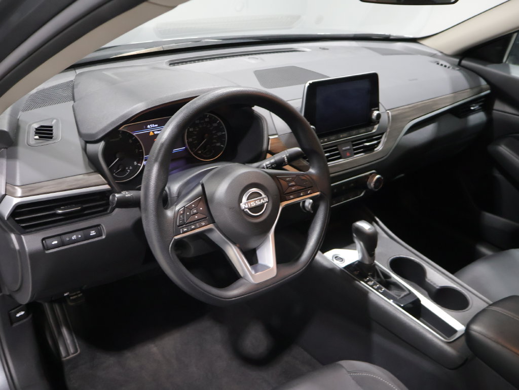 Used 2025 Nissan Altima 2.5 SV FWD image 15