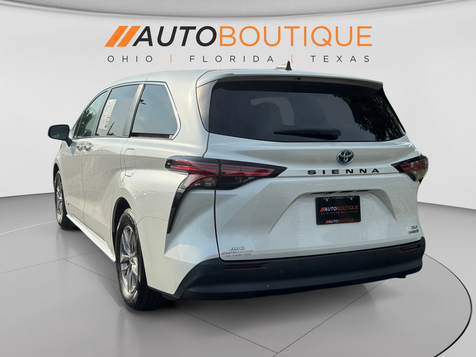 Used 2021 Toyota Sienna XLE AWD/4WD image 3