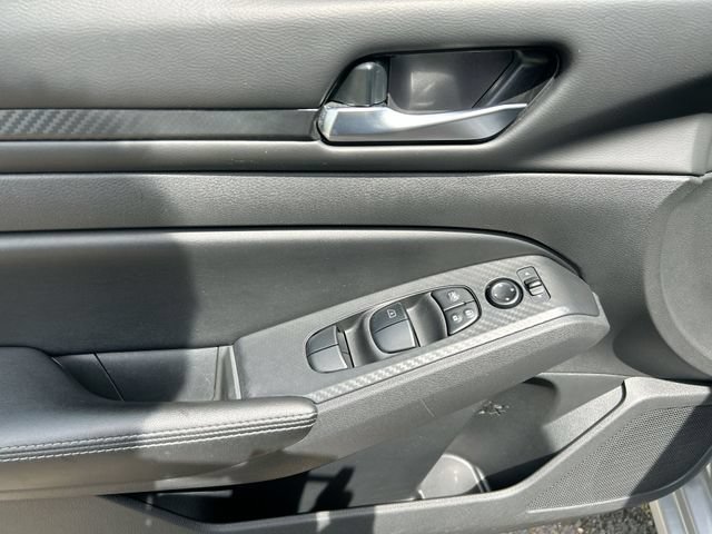 Used 2024 Nissan Altima 2.5 SV FWD image 21