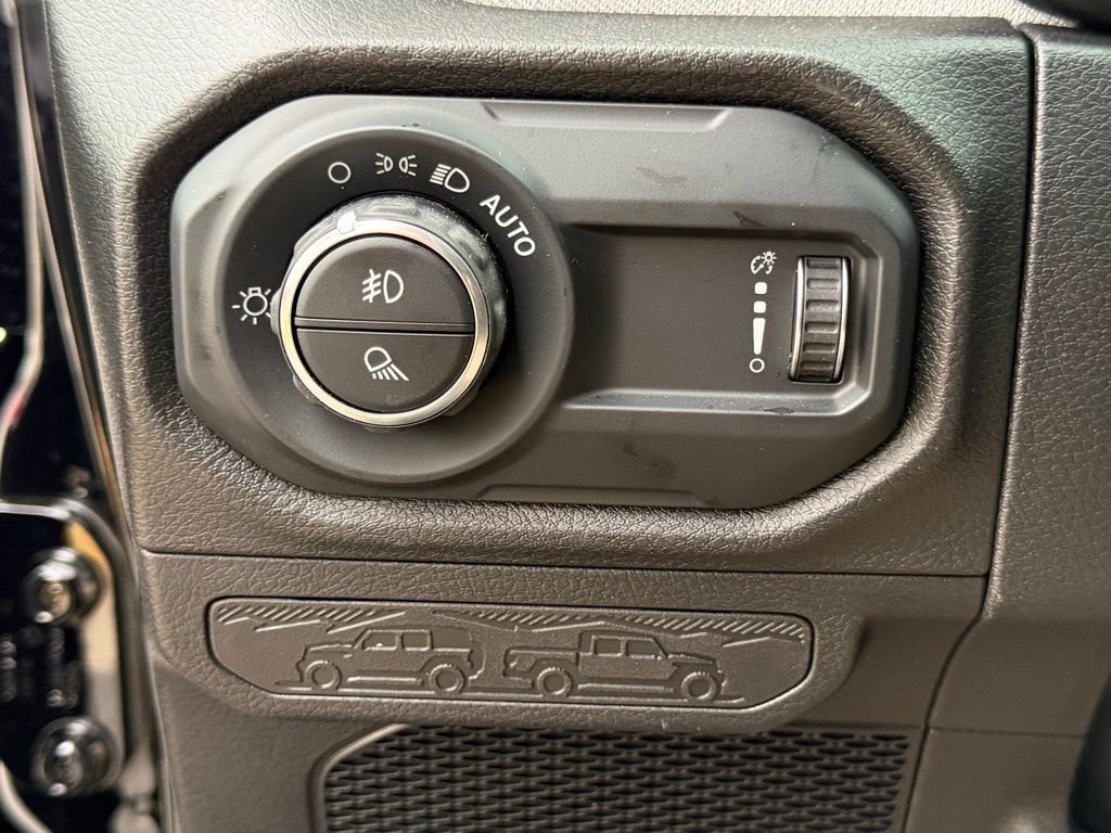 Certified 2025 Jeep Gladiator Sport image 24