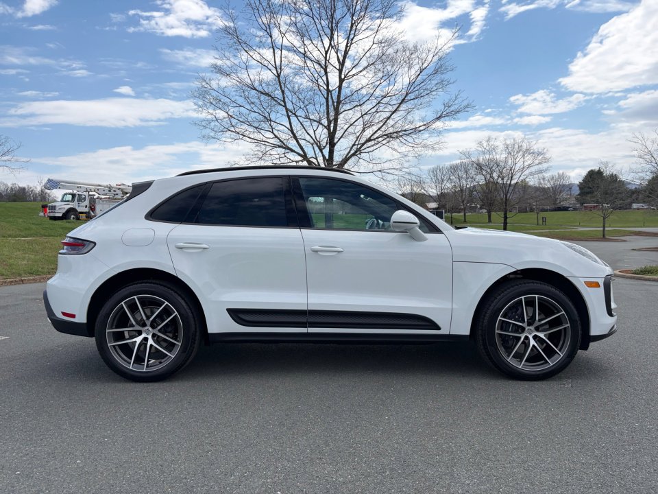 Certified 2026 Porsche Macan Turbo AWD/4WD image 8