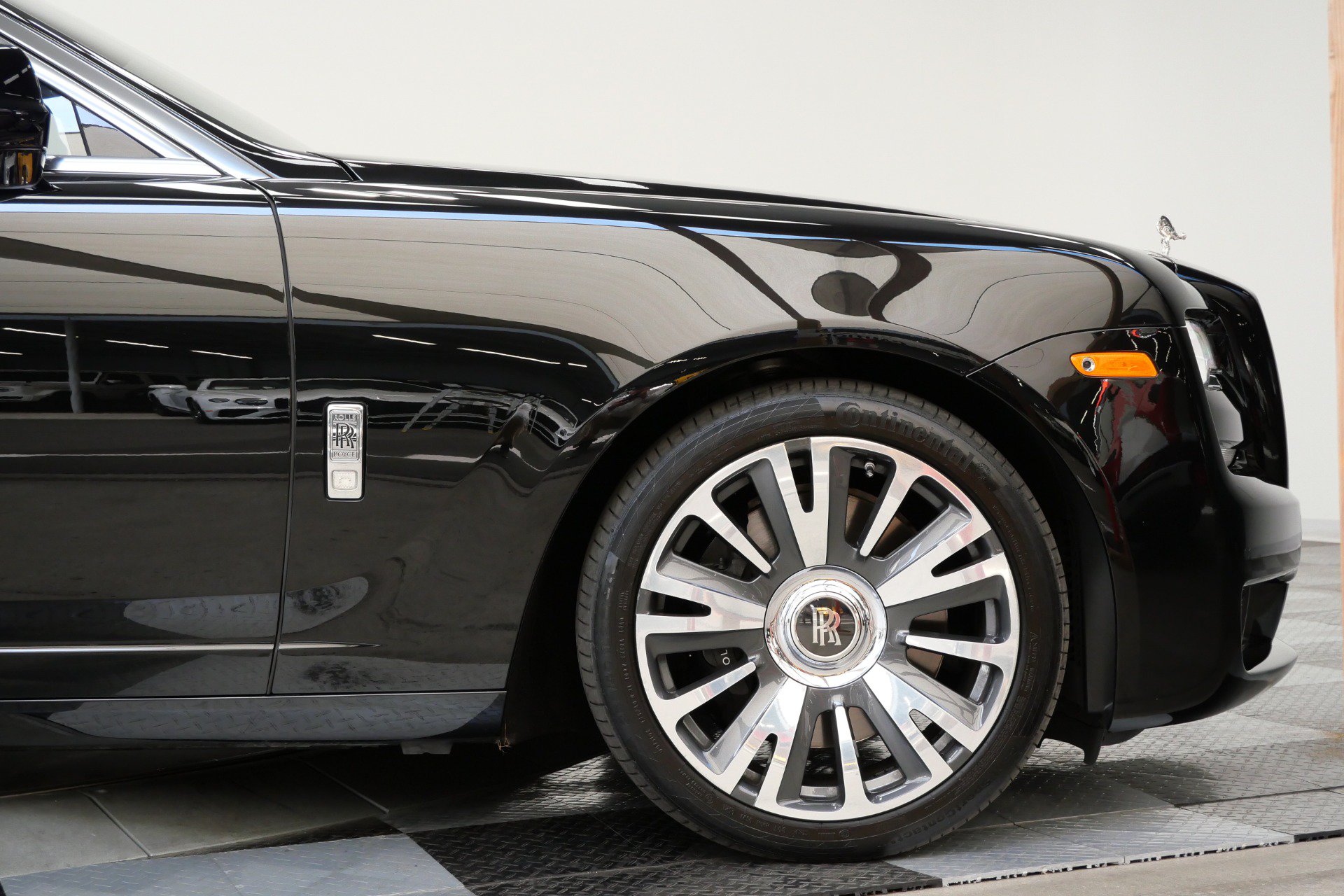 Used 2019 Rolls-Royce Ghost Extended Wheelbase RWD image 57