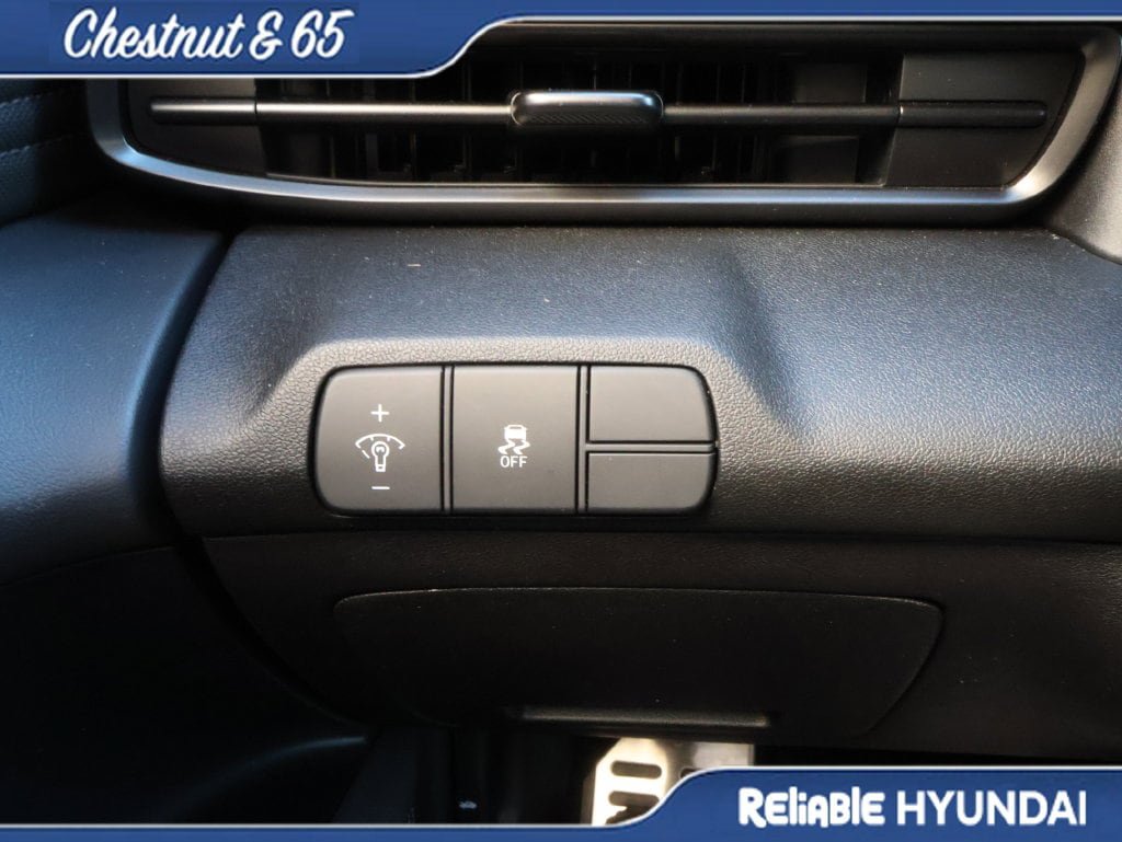 Certified 2025 Hyundai Elantra Sport FWD image 30