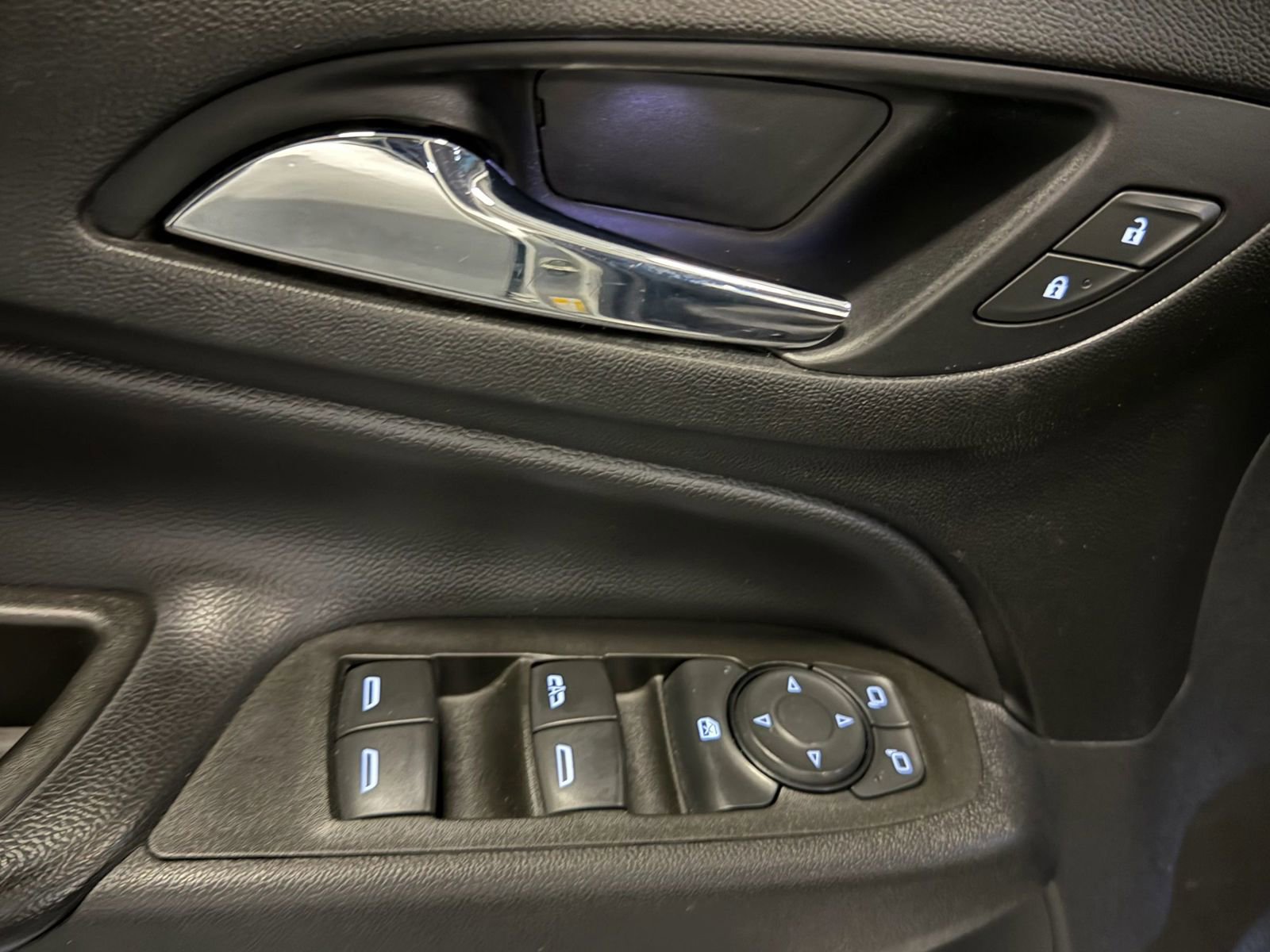 Used 2020 Chevrolet Equinox LT image 31