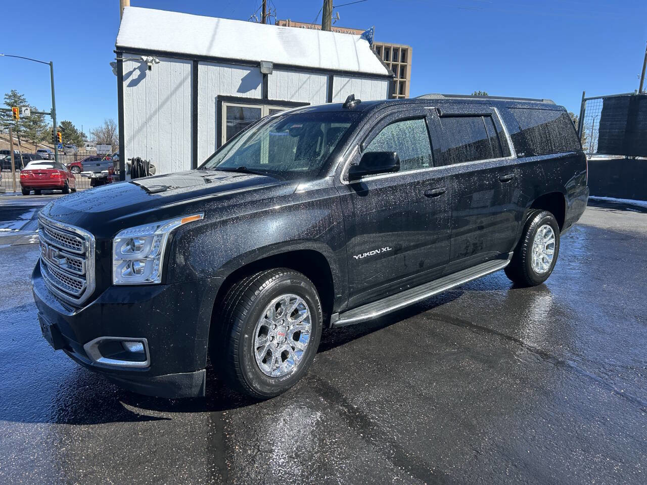 Used 2017 GMC Yukon XL SLE image 1