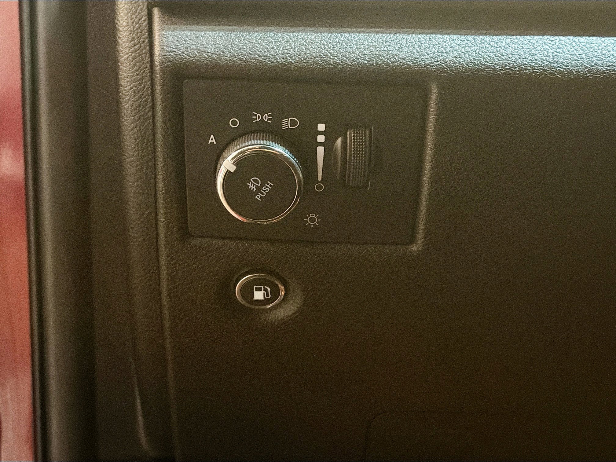 Used 2018 Jeep Grand Cherokee Altitude image 16