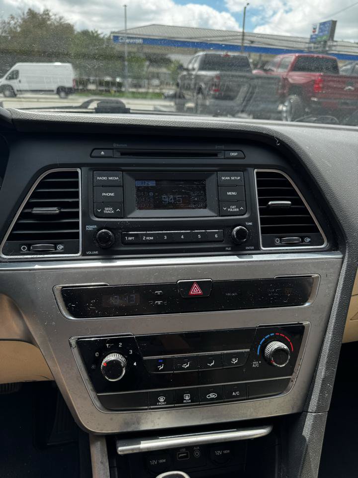 Used 2015 Hyundai Sonata SE FWD image 11