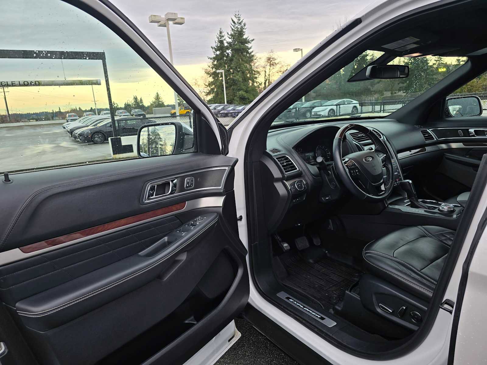 Used 2018 Ford Explorer Platinum image 20