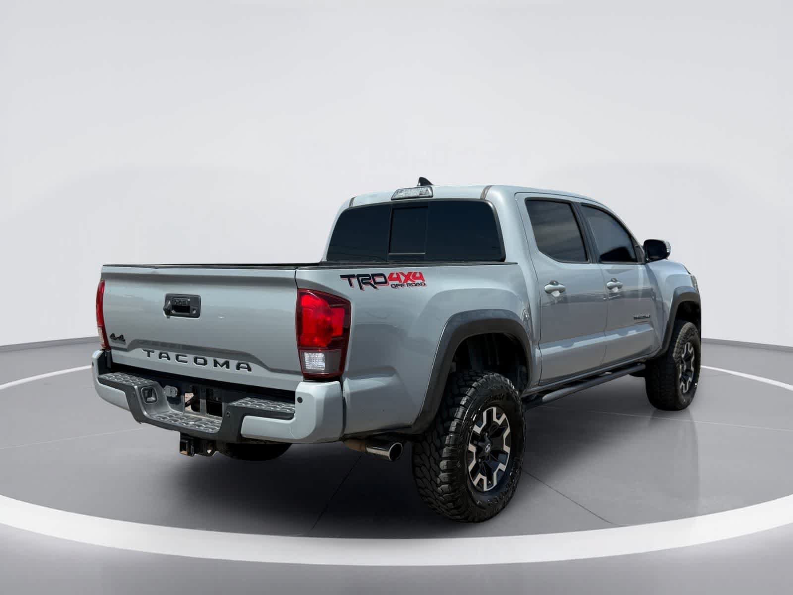 Used 2018 Toyota Tacoma TRD Off-Road w/ Technology Package AWD/4WD image 4
