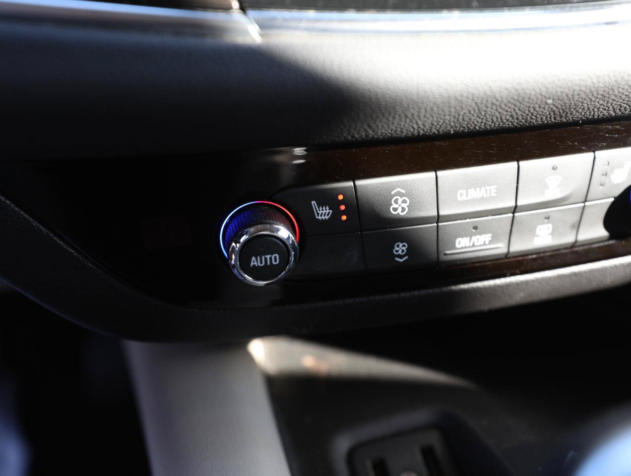 Used 2018 Buick Enclave Essence FWD image 21