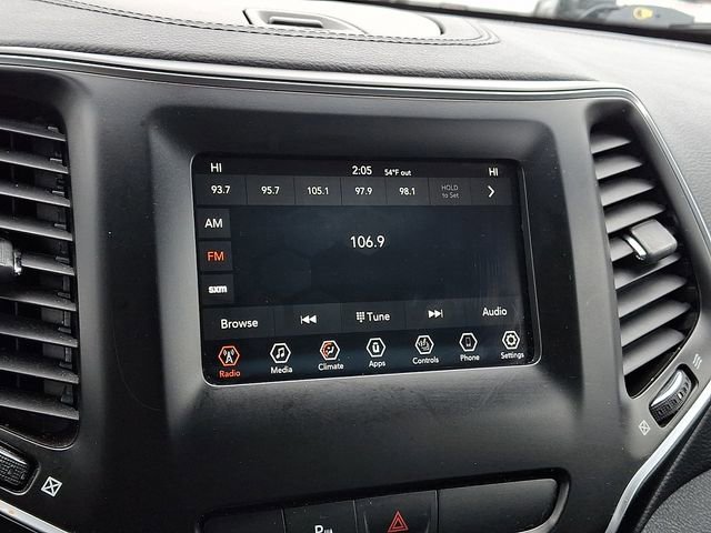 Used 2019 Jeep Cherokee Latitude Plus w/ Comfort/Convenience Group image 16