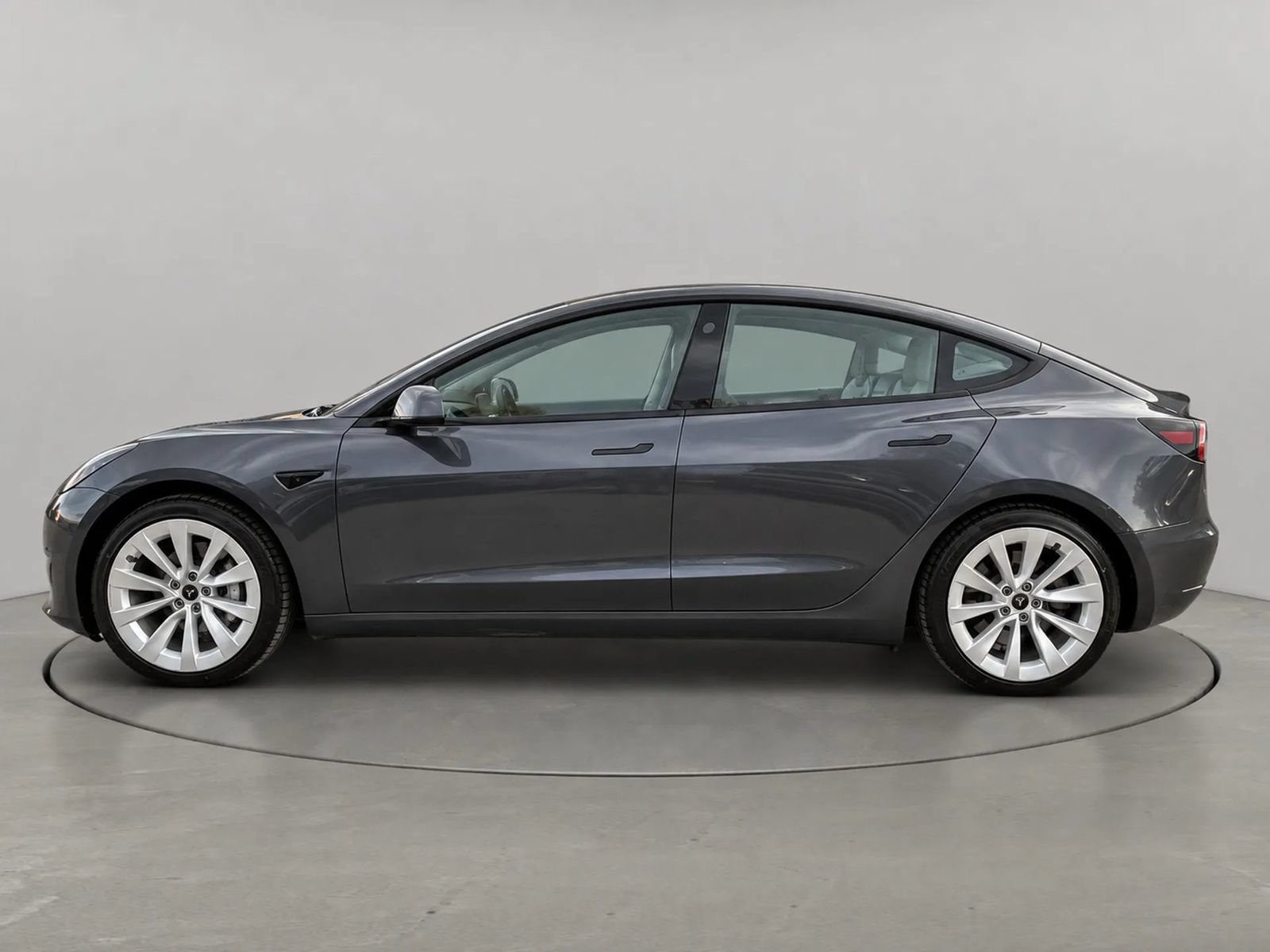 Used 2023 Tesla Model 3 Standard Range RWD image 2