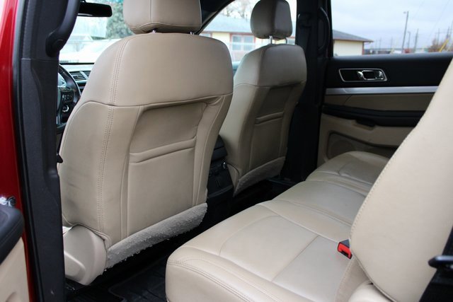 Used 2016 Ford Explorer XLT w/ Equipment Group 202A image 32