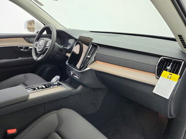 New 2025 Volvo XC90 T8 Plus w/ Protection Package Premier image 21