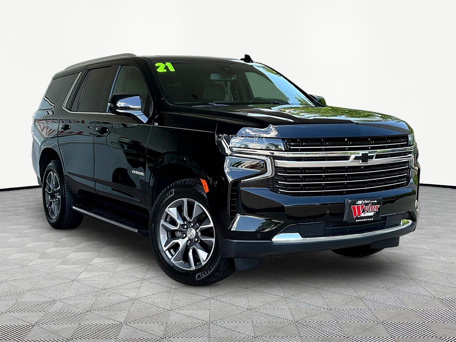 Used 2021 Chevrolet Tahoe LT w/ LT Signature Package AWD/4WD image 3