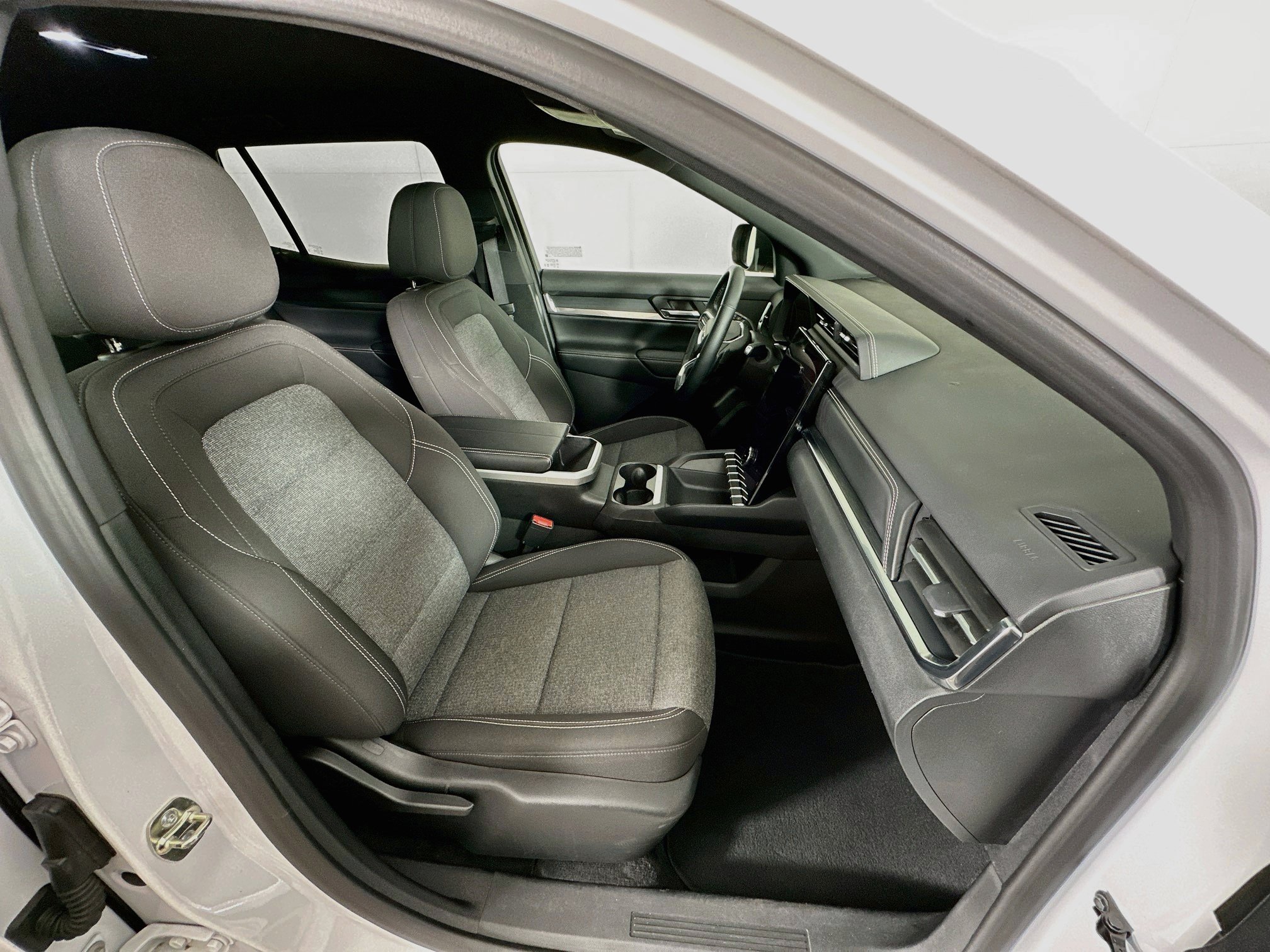 Used 2025 GMC Terrain Elevation AWD/4WD image 31