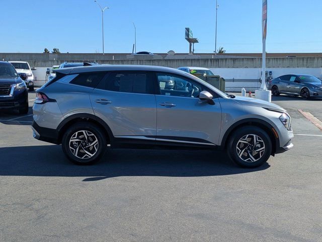 Used 2025 Kia Sportage LX image 4