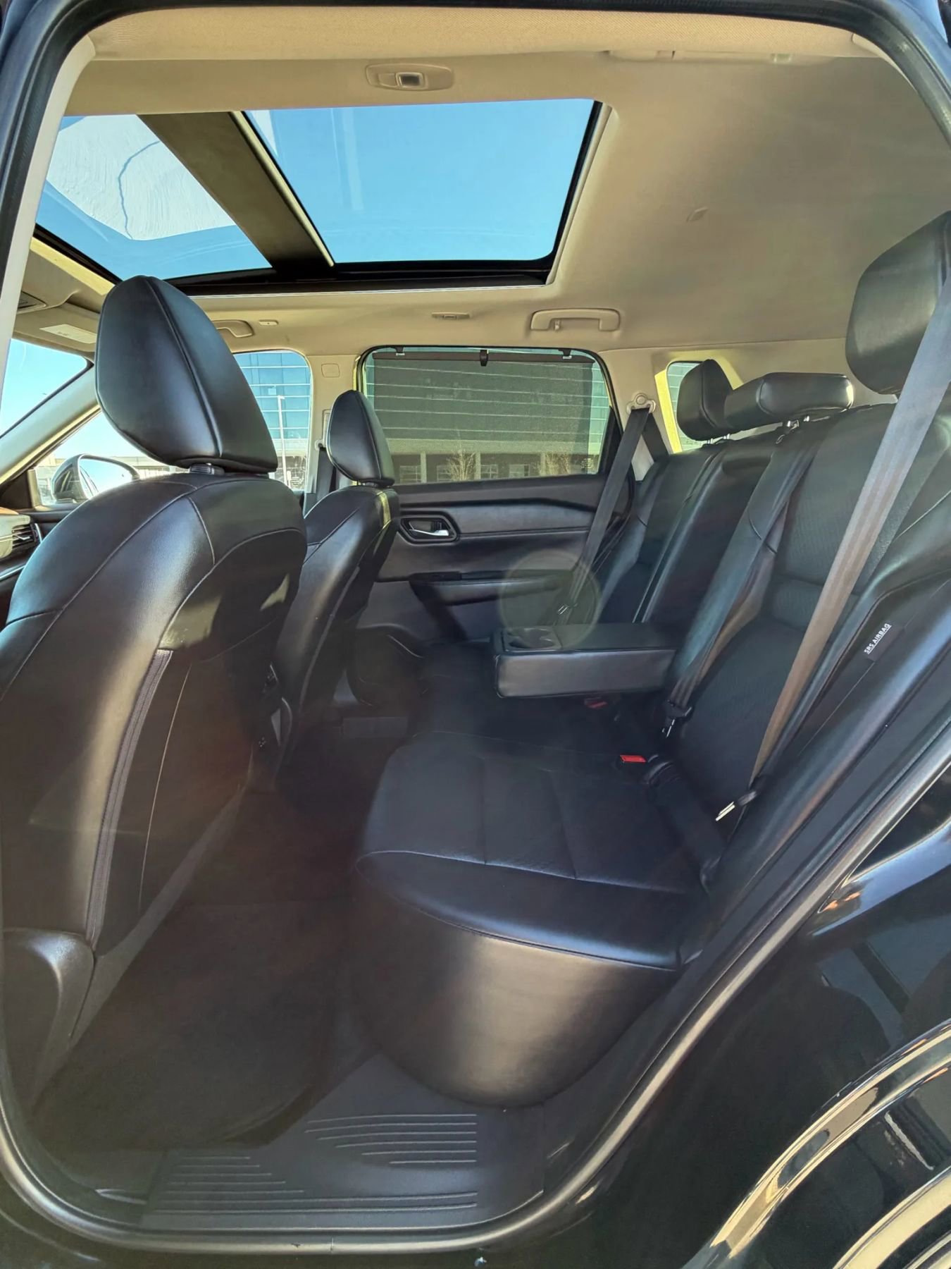 Used 2023 Nissan Rogue SV w/ SV Premium B Package image 30