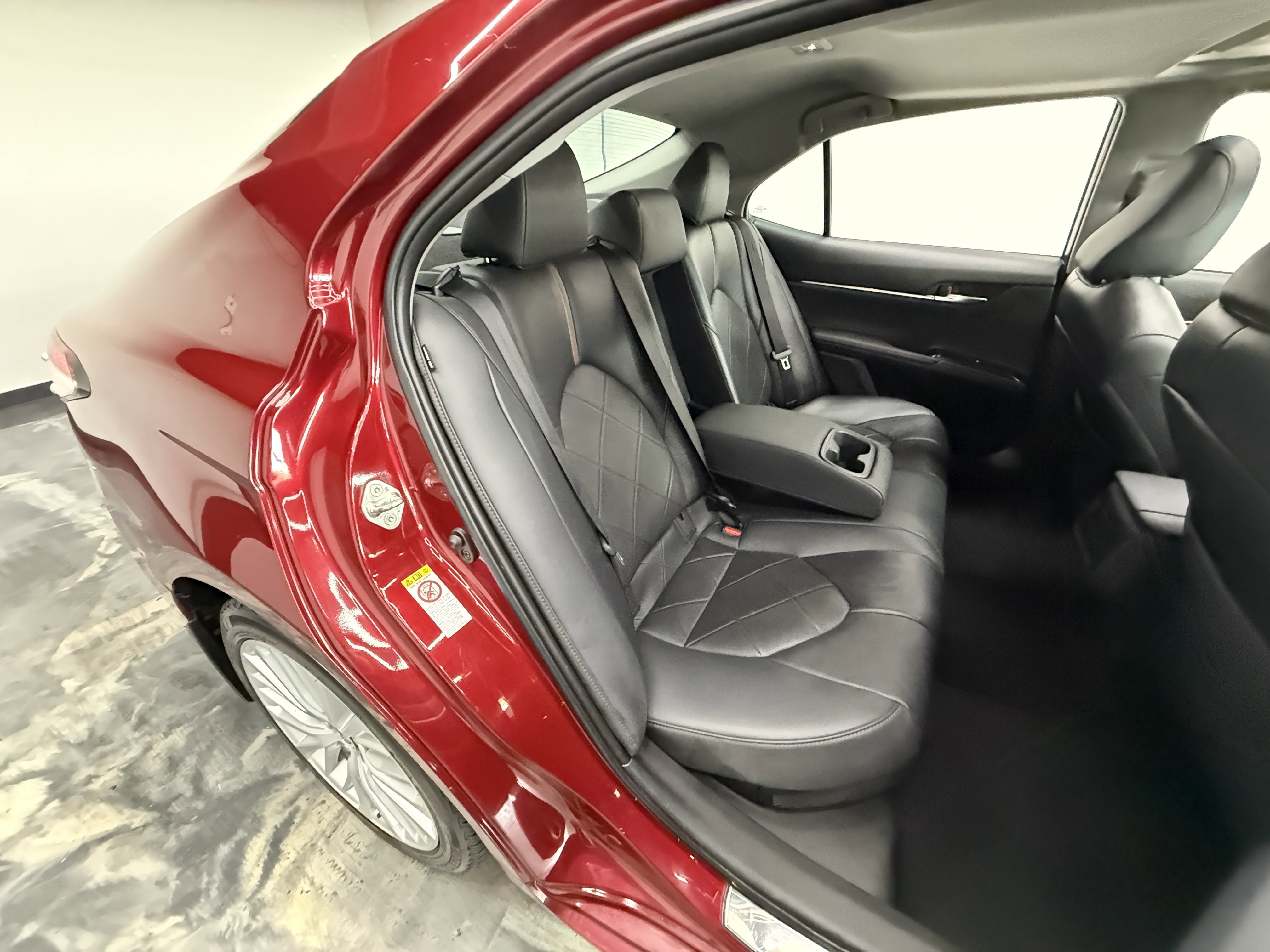Used 2018 Toyota Camry XLE FWD image 24