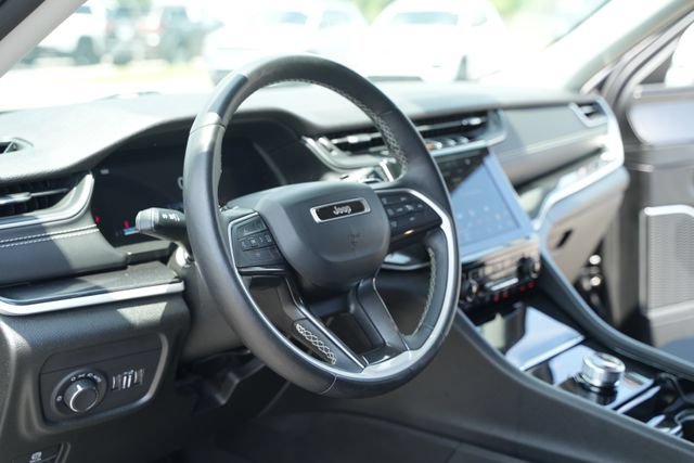 Used 2022 Jeep Grand Cherokee L Laredo w/ Luxury Tech Group I AWD/4WD image 30